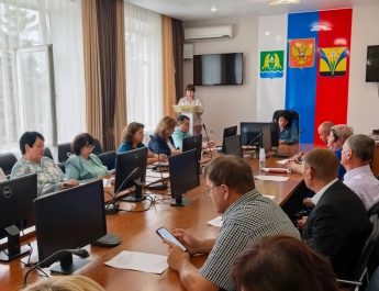 Вчера прошла внеочередная сессия совета депутатов района