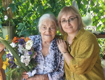 С 95-летием Анастасию Архипову поздравляли всем селом!